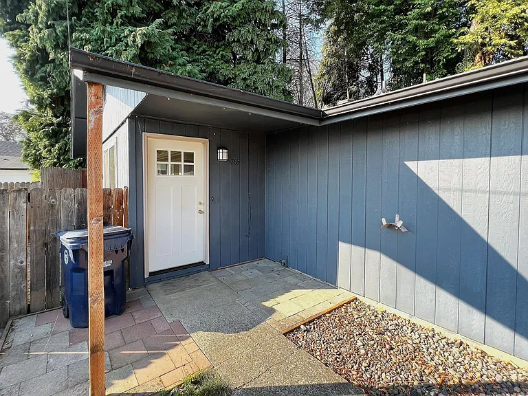 765 SE Russell St — Photo 1