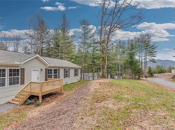 3rd image of 89 Sentelle Ln
