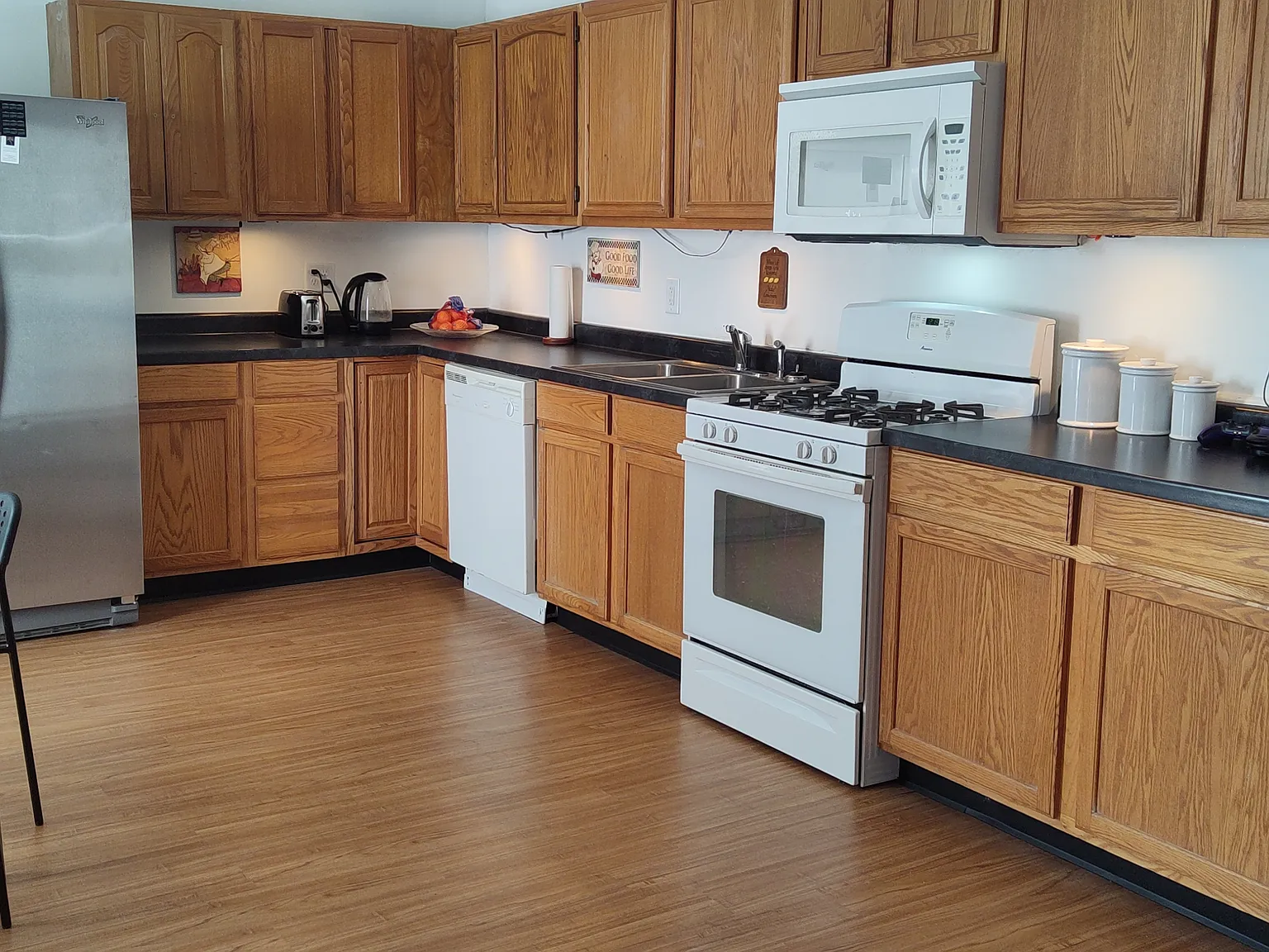 2 bed, 800 sqft, $1,800 — Photo 3