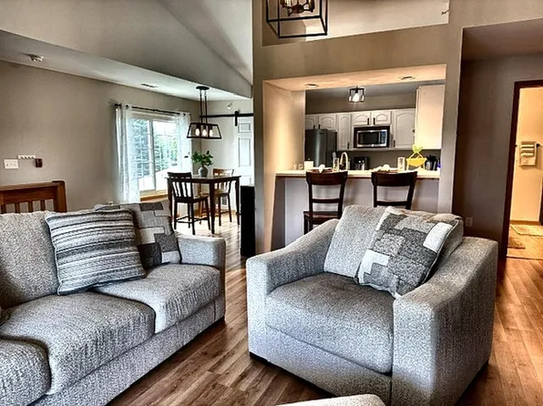 2205 N University DRIVE #5, Waukesha, WI 53188