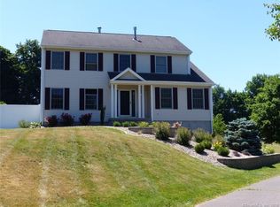 11 Barn Hill Ln, Newington, CT 06111