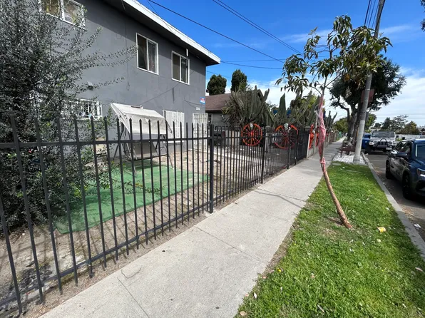 823 E 111th Dr #1/4, Los Angeles, CA 90059