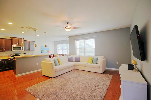 2708 Evanston Ave — Photo 2
