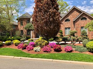 6 Beverly Rd, Englewood Cliffs, NJ 07632