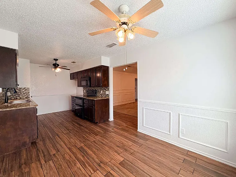 701 Daniels Dr — Photo 10