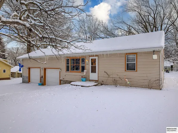 206 S Myrtle St, Hooper, NE 68031