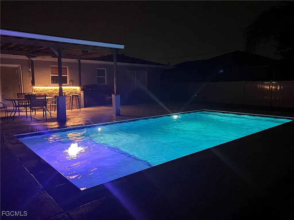 3 bed, 2.0 bath, 1610 sqft, $3,250 — Photo 3