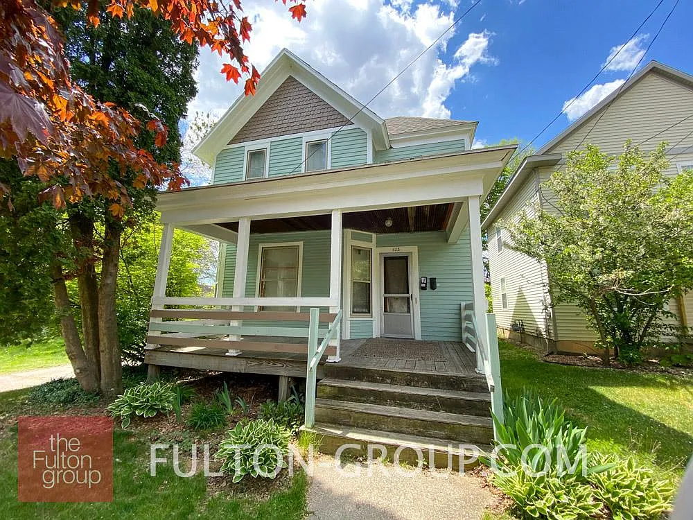 Building Photo - 423 Charles Ave SE #1