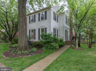 9613 Scotch Haven Dr, Vienna, VA 22181