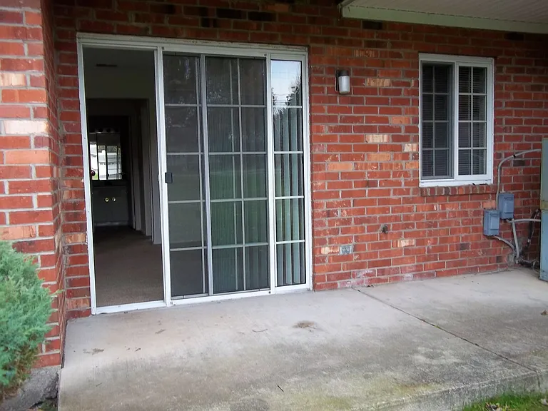 Windsor Gardens Apartments — Photo 38