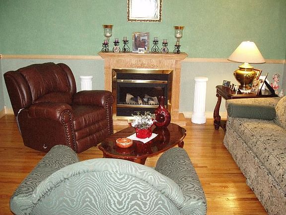 2nd image of 701 Jaffa Ave