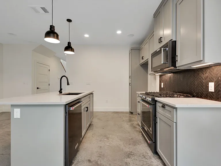400 W Monroe St #A — Photo 3
