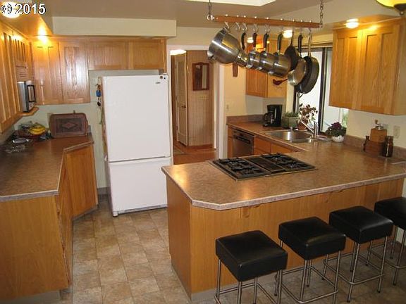 2nd image of 2912 NE 43rd St