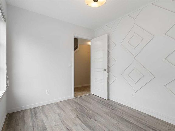2nd image of 506 E Evansridge Park NW