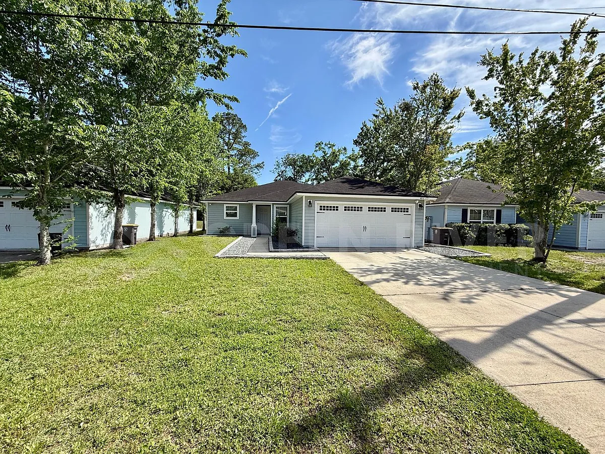 Building Photo - 8212 Maple St