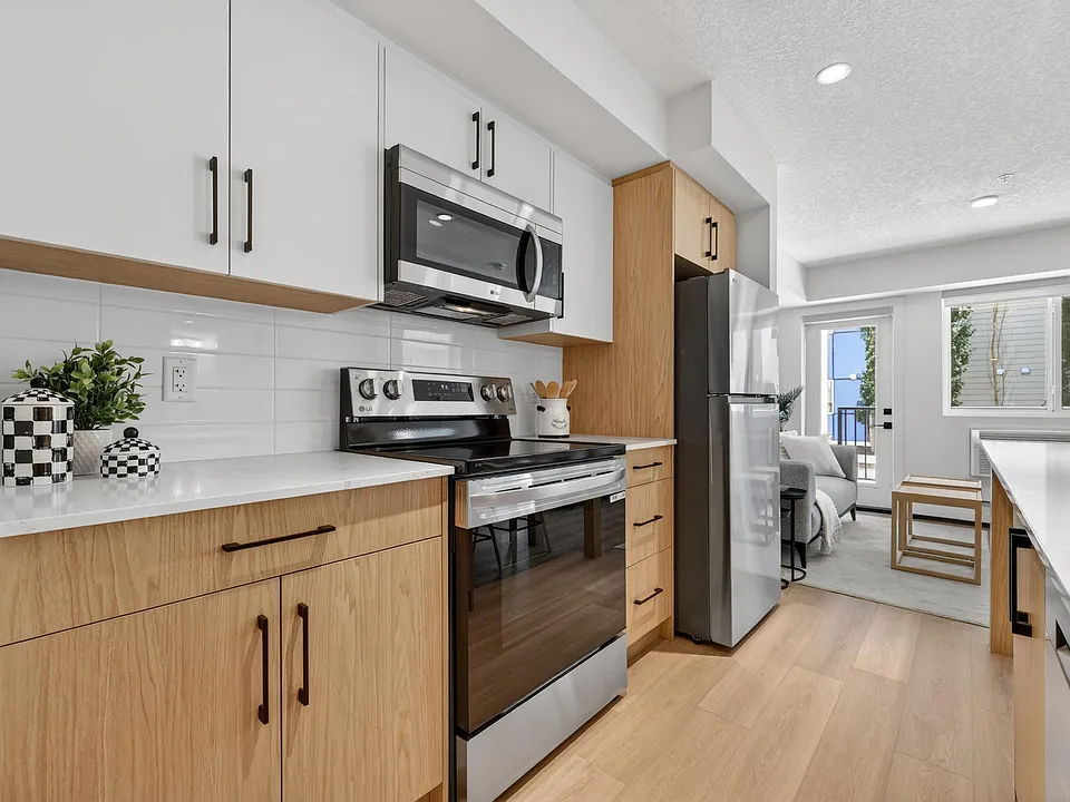 151 Skyview Bay NE