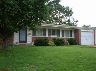 1555 Fairmount Dr, Florissant, MO 63033