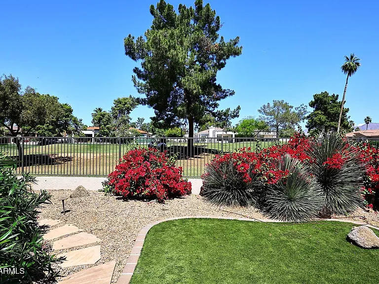 8334 E Jenan Dr — Photo 39