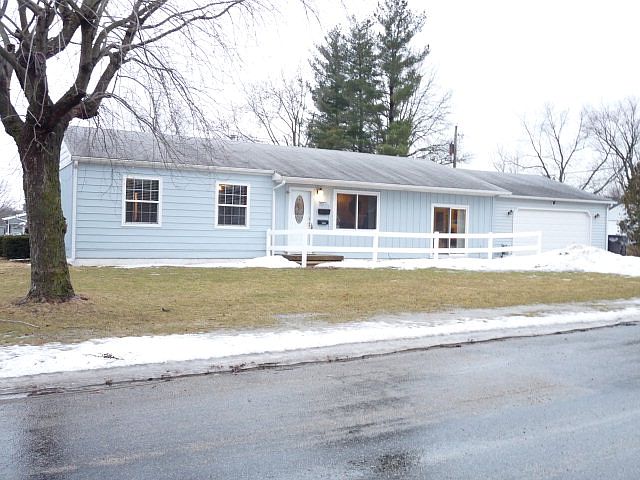 1st image of 802 W Woodlawn Ave