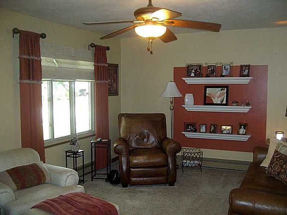 2nd image of 4 S Eastmoor Dr
