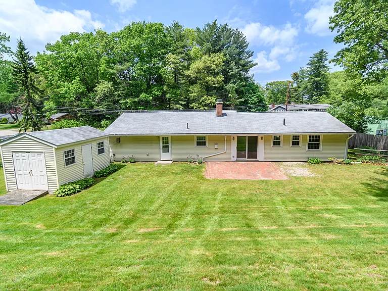 33 Eisenhower Rd — Photo 18