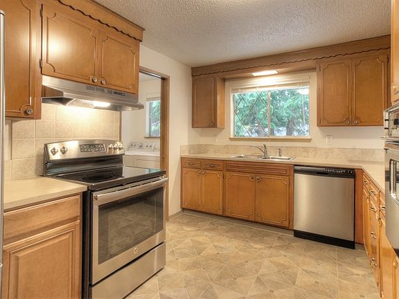 5th image of 14619 106th Avenue Ct E