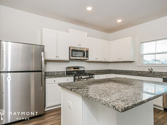 5th image of 208 Parkwood Vista Way