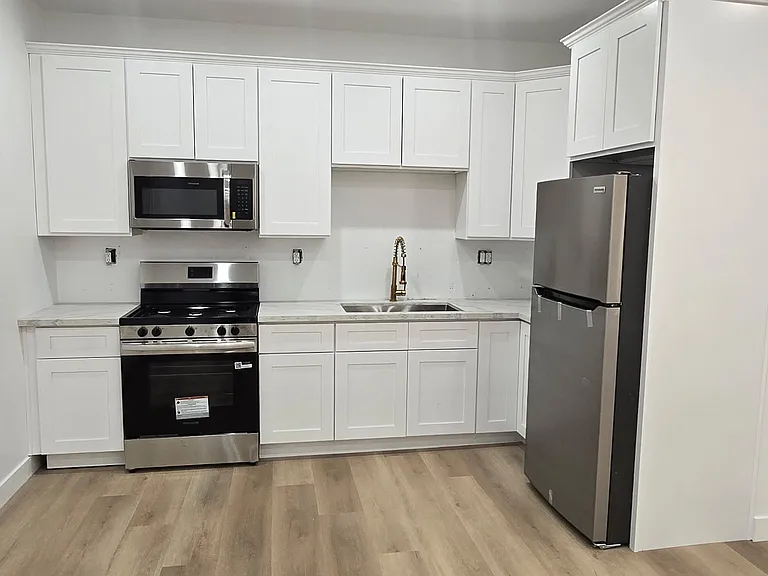 1047 Irolo St #201 — Photo 7