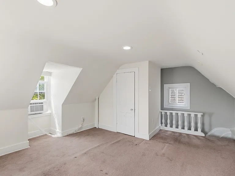 322 S Washington St — Photo 17