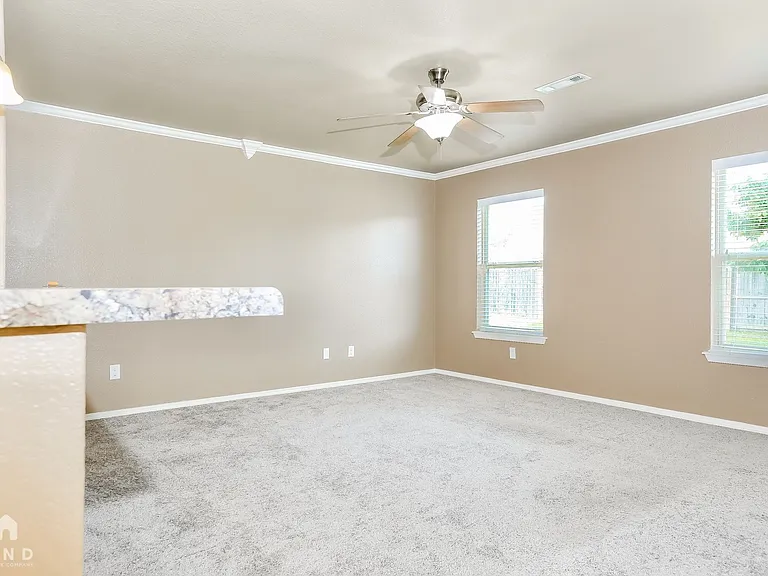 155 Harvick Cir — Photo 6