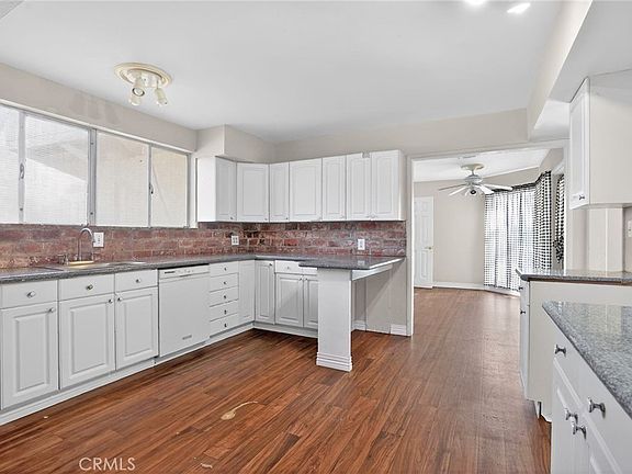 4th image of 1733 Crestmont Dr