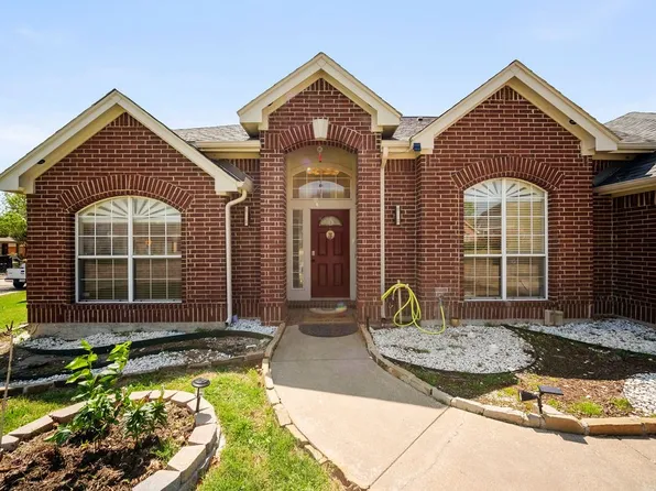 2112 Perry Dr, Mansfield, TX 76063