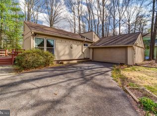 9315 Raintree Rd, Burke, VA 22015