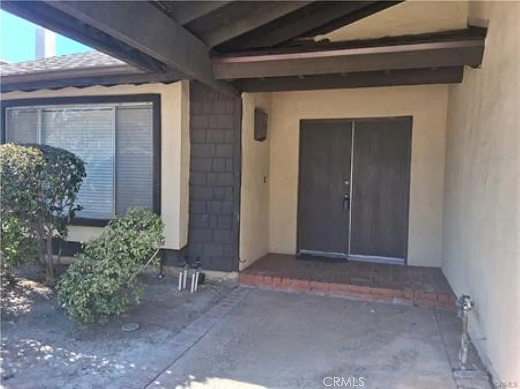 4 bed, 2241 sqft, $4,395 — Photo 3