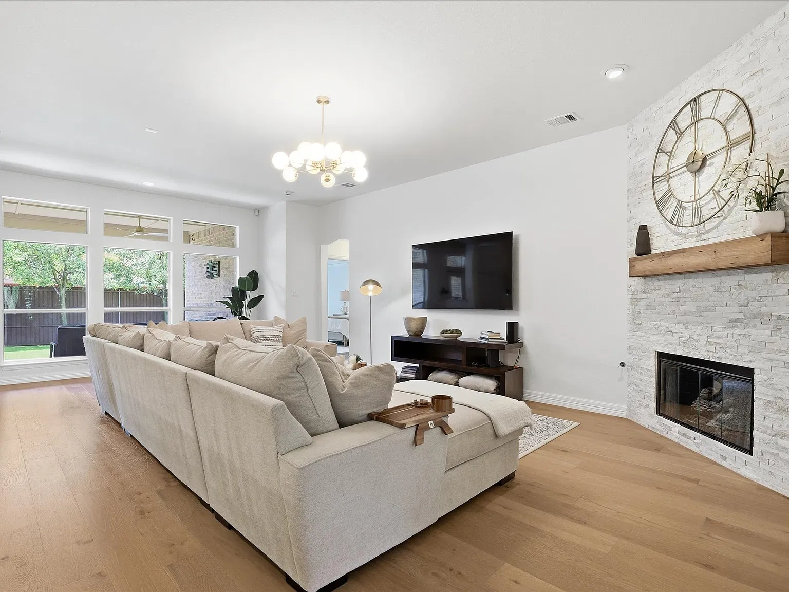 4 bed, 3043 sqft, $10,044 — Photo 4