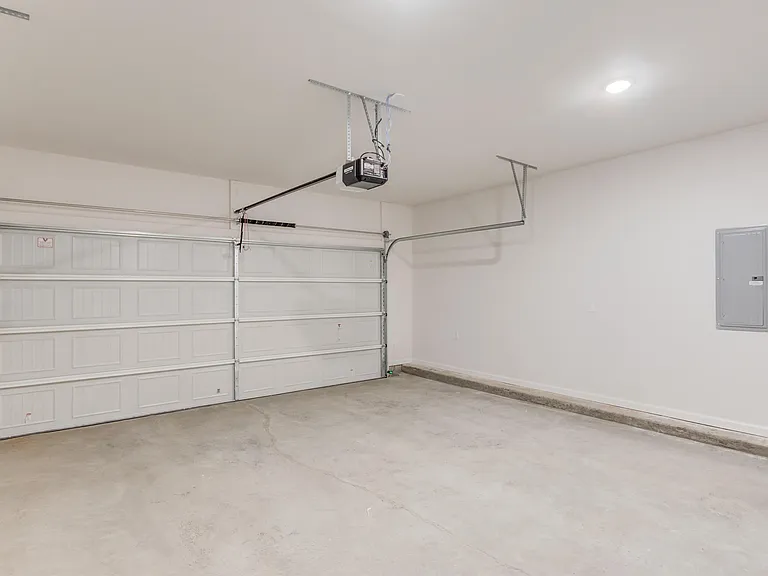 1290 Ainsworth Aly #1 — Photo 32