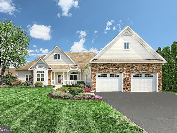3rd image of 16 Hines Dr