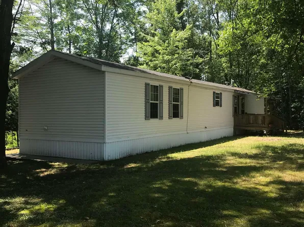 2202 E Surrey Rd, Farwell, MI 48622