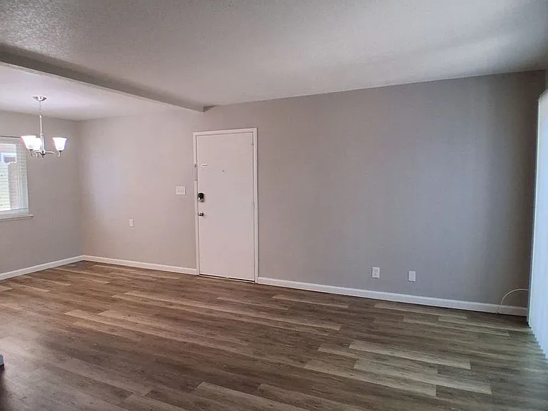 3319 E. Fairmont Ave. — Photo 8