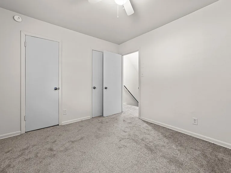 2 Bed, 1 Bath Townhome - Renovated