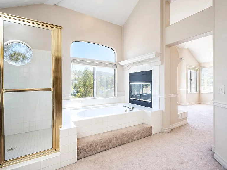 11718 Windcrest Ln — Photo 30