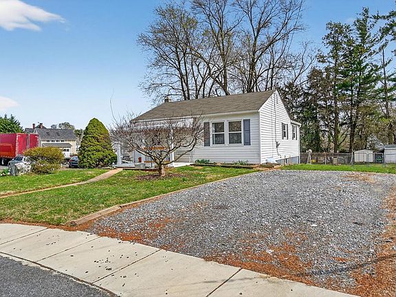 4th image of 611 Beverly Rd