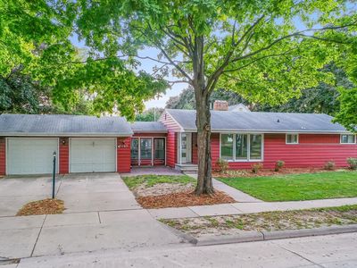1147 Desnoyers St, Green Bay, WI, 54303