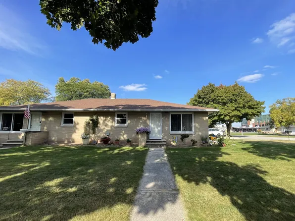 1060 April Ln, Green Bay, WI 54304