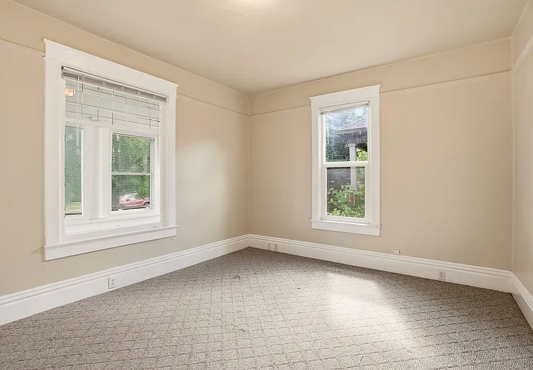 1011 E Augusta Ave — Photo 14
