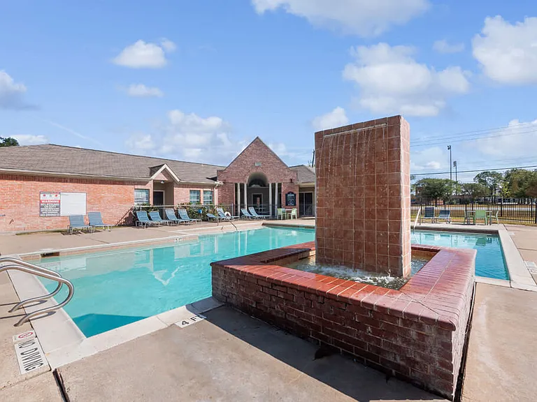 Forest Creek Apartments — Photo 10