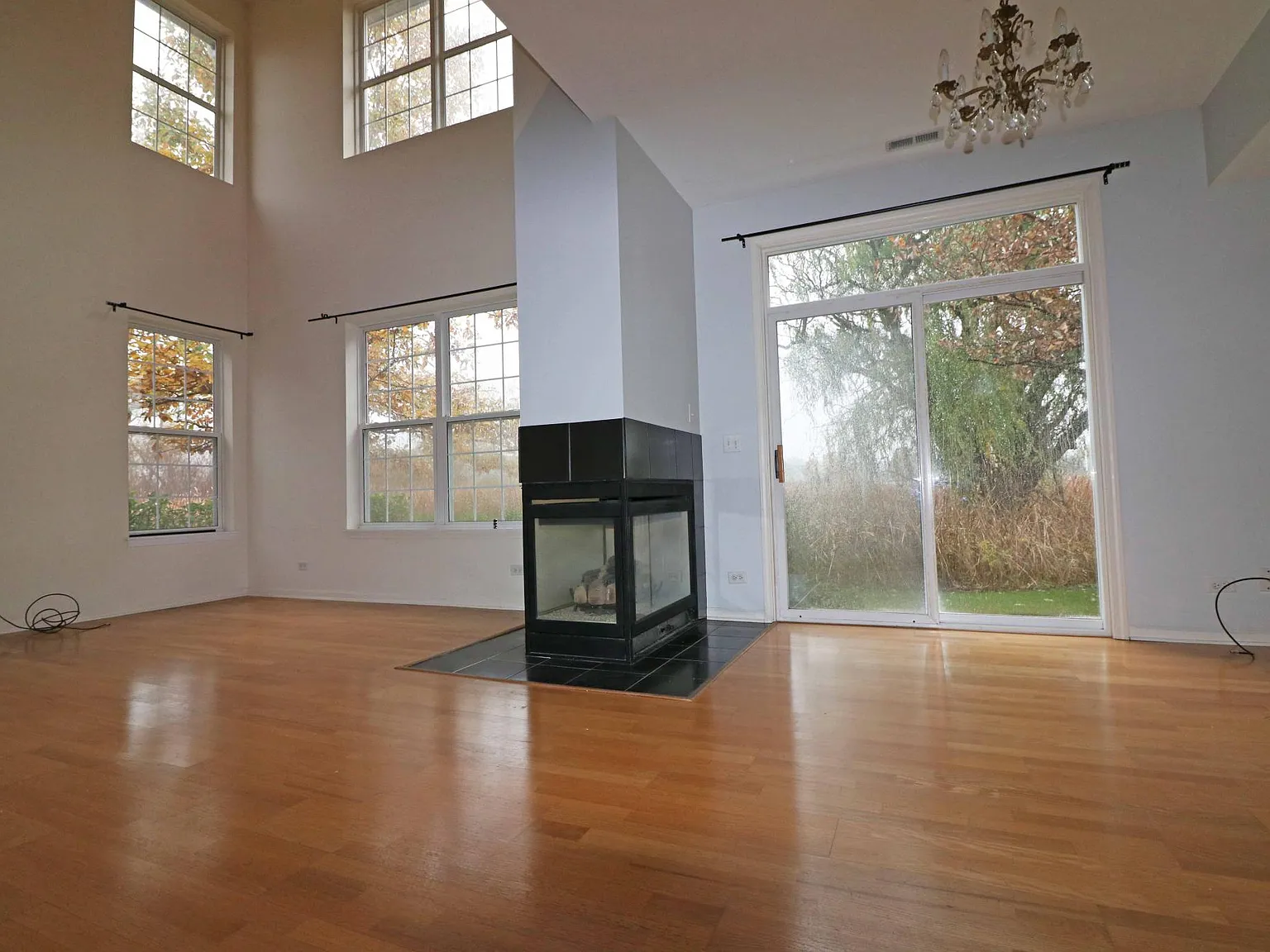 948 Enfield Drive — Photo 2