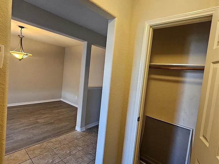 11015 Walkup Way — Photo 4