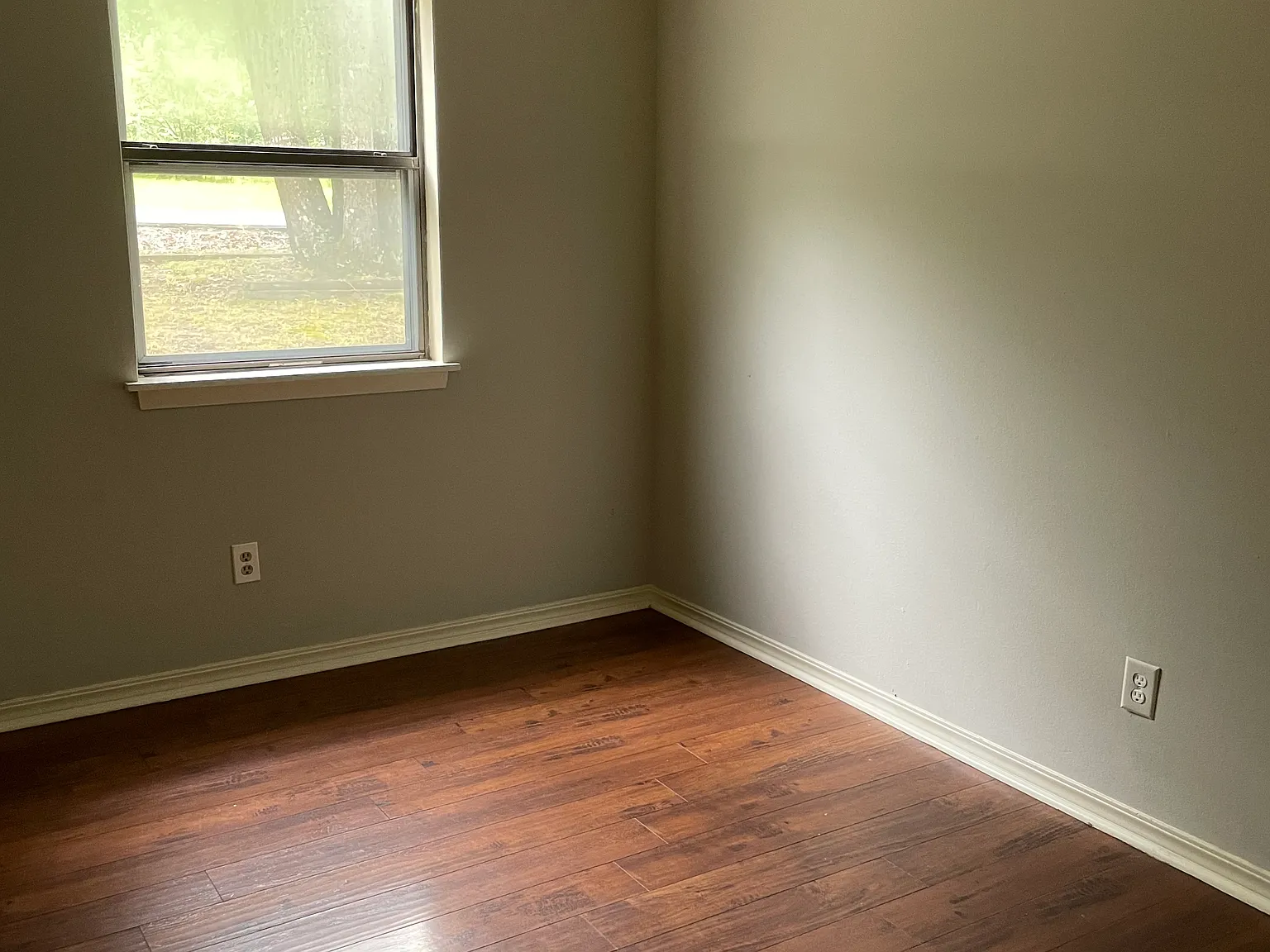 3 bed, 1000 sqft, $1,100 — Photo 4