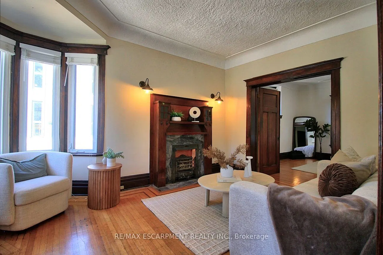 2 bed, $2,350 — Photo 4